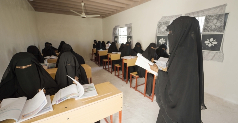 مؤسسة توكل كرمان تؤهل مركزًا لمحو الأمية في حضرموت